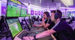 骑车危险行为引热议，功德木鱼再破碎